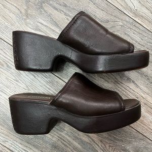 Vintage 90’s platform sandals